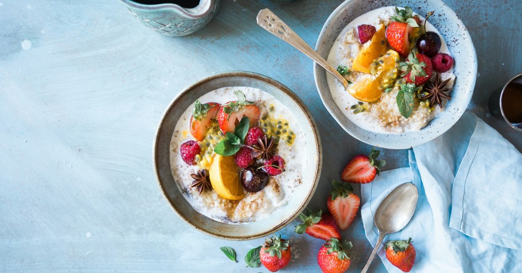 A healthy meal with oats and berries